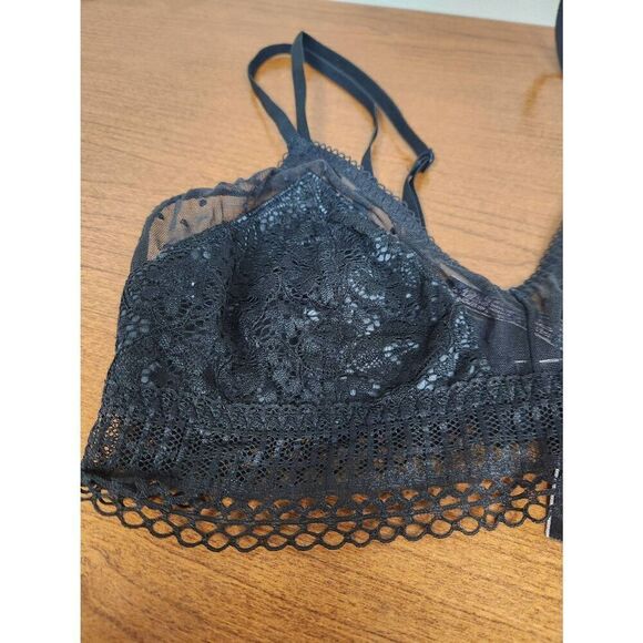 Victoria's Secret Black LACE BRALETTE BRA size LARGE - Picture 2 of 6